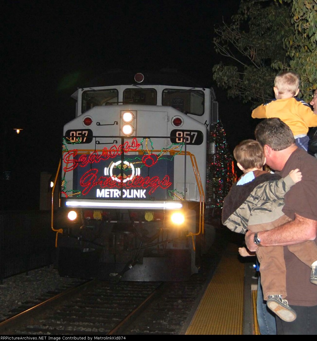 Metrolink F59PH 857 w/ the Holiday train